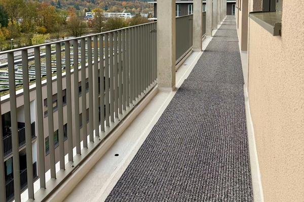 Sicherheitsmatten: Die rutschfesten Sicherheitsmatten von fuma wurden speziell für den Außenbereich, besonders für die kalten Wintermonate, entwickelt.